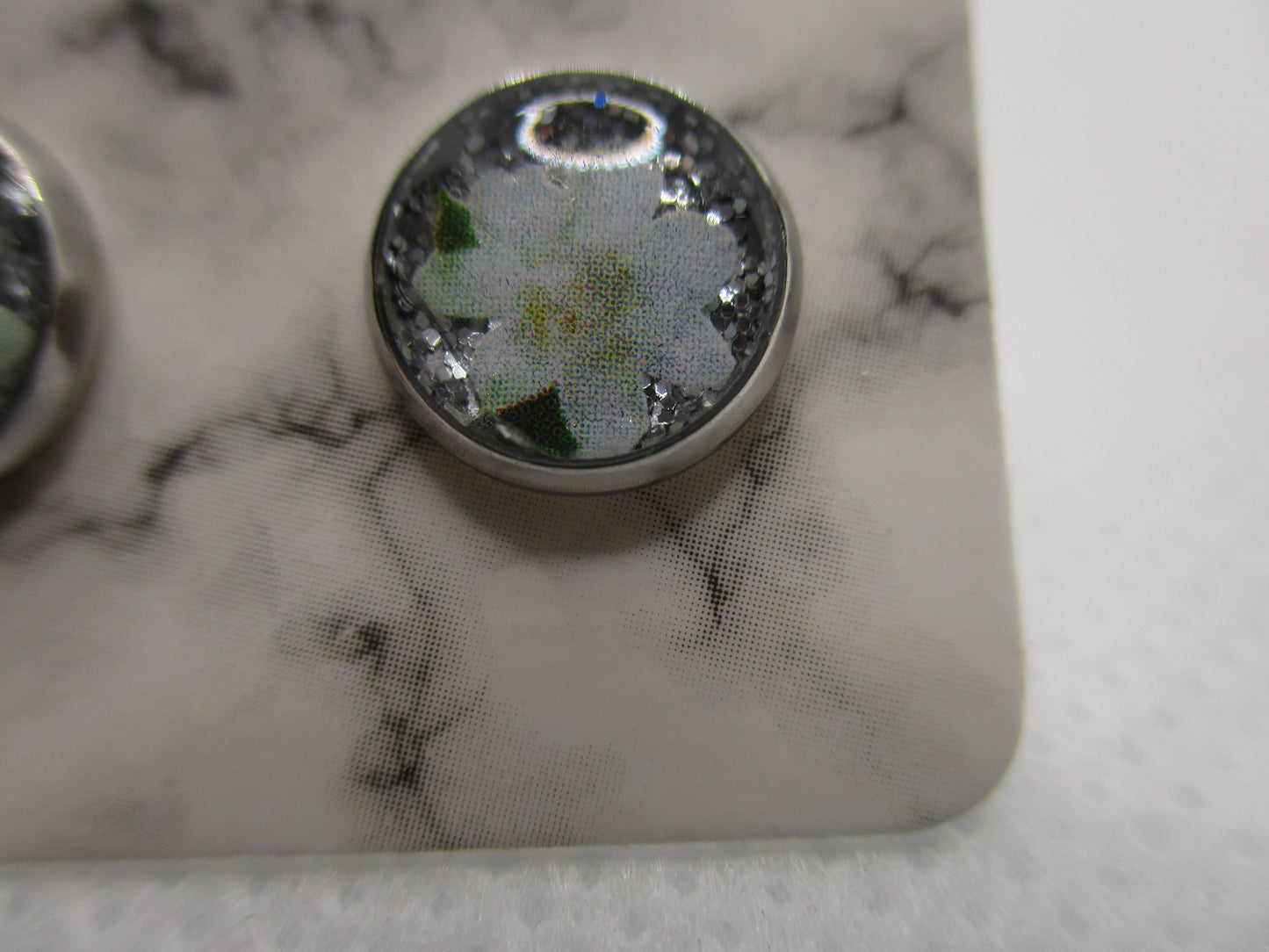 8MM Hypoallergenic Stainless-Steel Small White Flower With Some Glitter Stud Earrings (Not a real dried flower)
