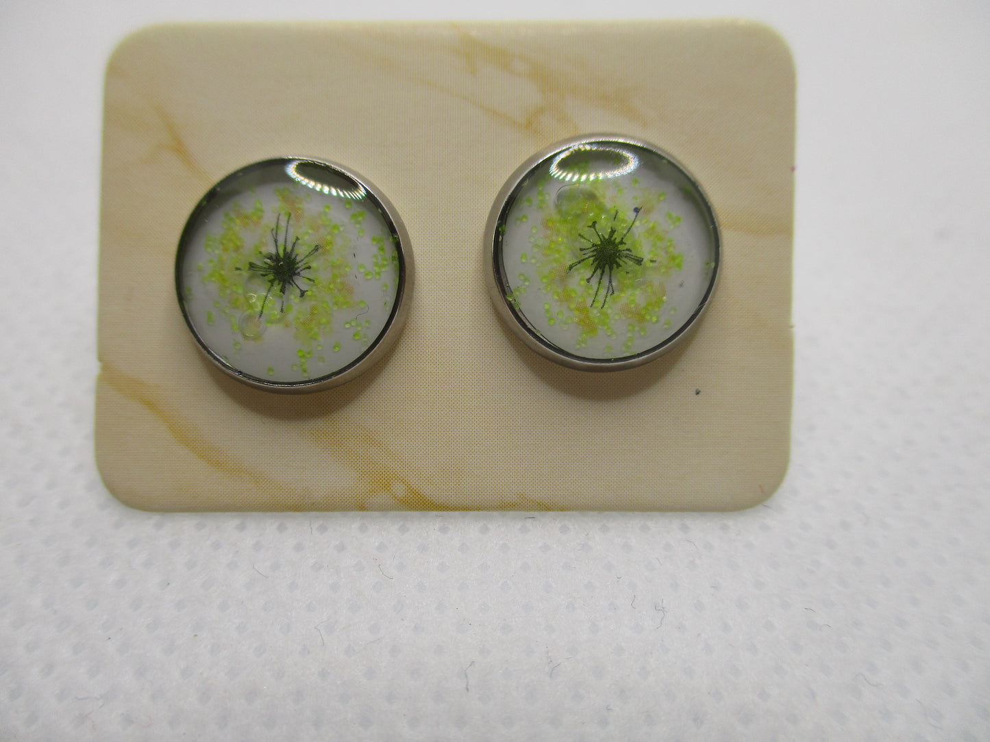 10MM Hypoallergenic Stainless-Steel Small Green Flower With Some Glitter Stud Earrings (Not a real dried flower)