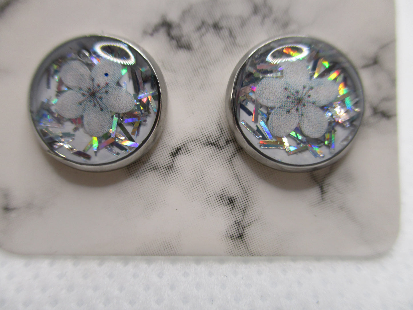 10MM Hypoallergenic Stainless-Steel Small White Flower With Some Glitter Stud Earrings (Not a real dried flower)